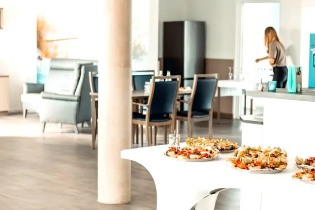 Gemeinsame Feste und Feiern mit kulinarischem Buffet in der Intensivpflege-WG Lohne