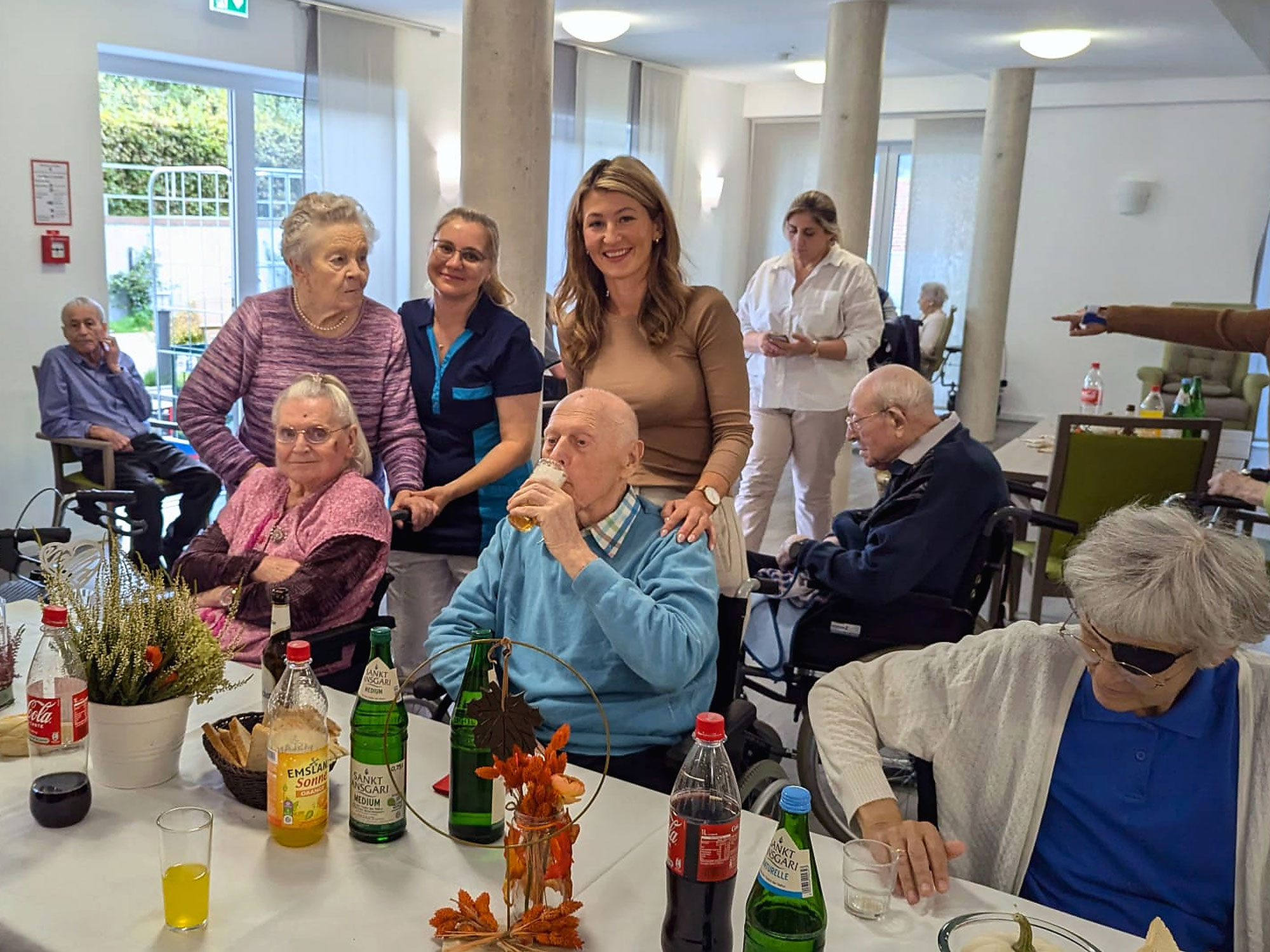 Starke Gemeinschaft zwischen Bewohnern und dem Team des Seniorenhauses