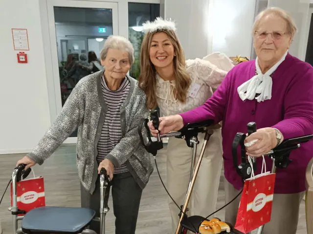 Weihnachtliche Stimmung und Zusammenkunft von Bewohnerinnen