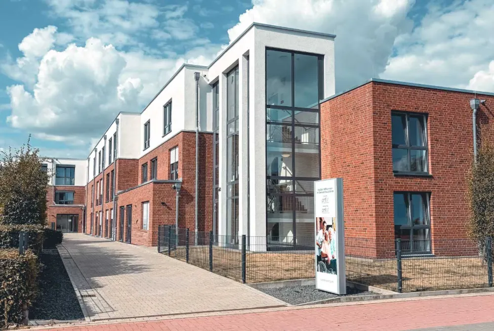 Seniorenhaus Lohne moderne Gebäudeansicht und Wohnbereiche